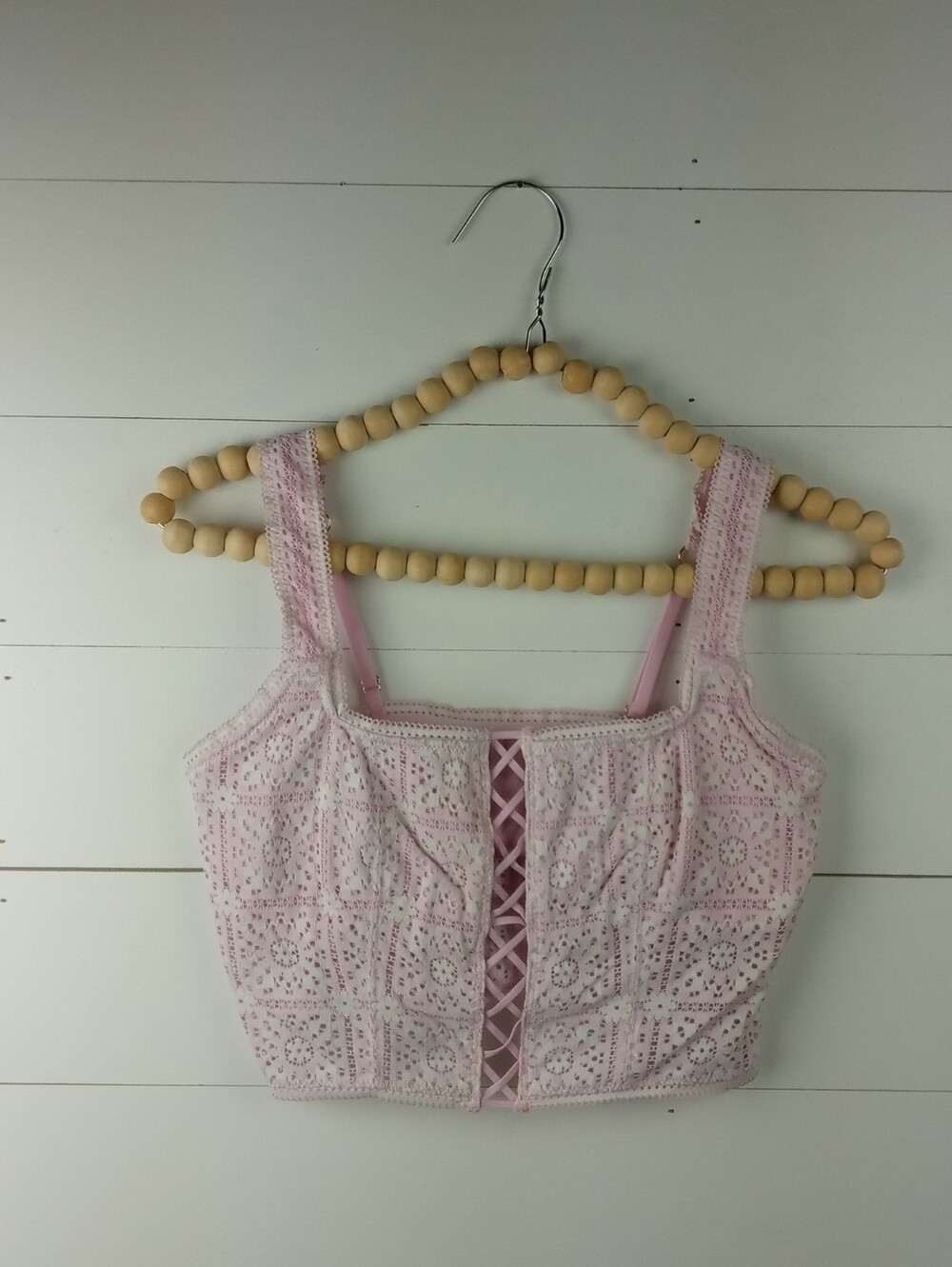 Aerie Woman's size M light pink and white lace cropped top floral like design